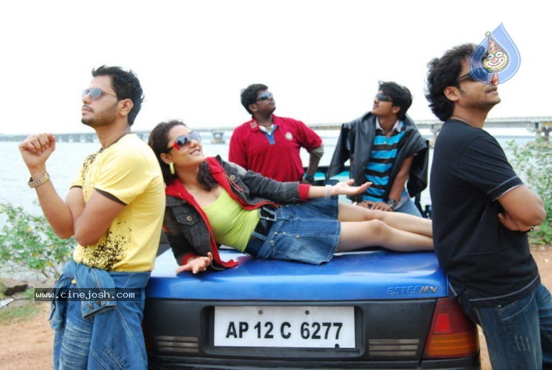 Bachelors 2 Movie Stills - 35 / 46 photos