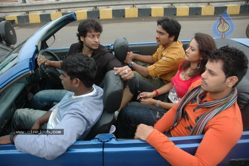 Bachelors 2 Movie Stills - 37 / 46 photos