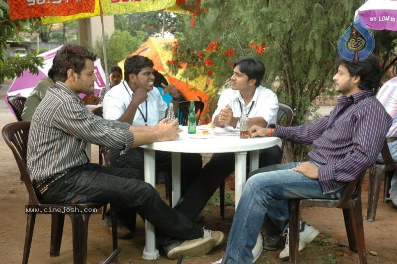 Bachelors 2 Movie Stills - 40 / 46 photos