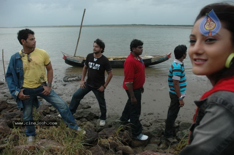 Bachelors 2 Movie Stills - 41 / 46 photos