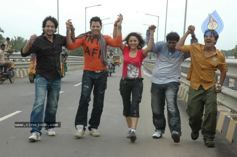 Bachelors 2 Movie Stills - 46 / 46 photos