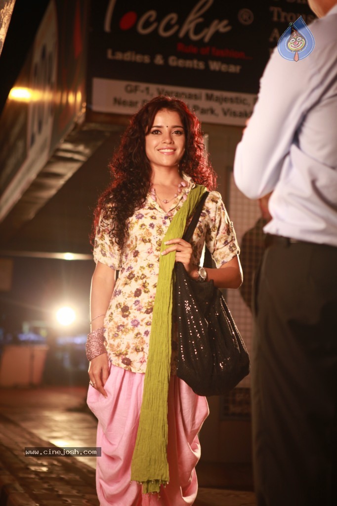 Back Bench Student Movie Stills n Walls - 25 / 36 photos