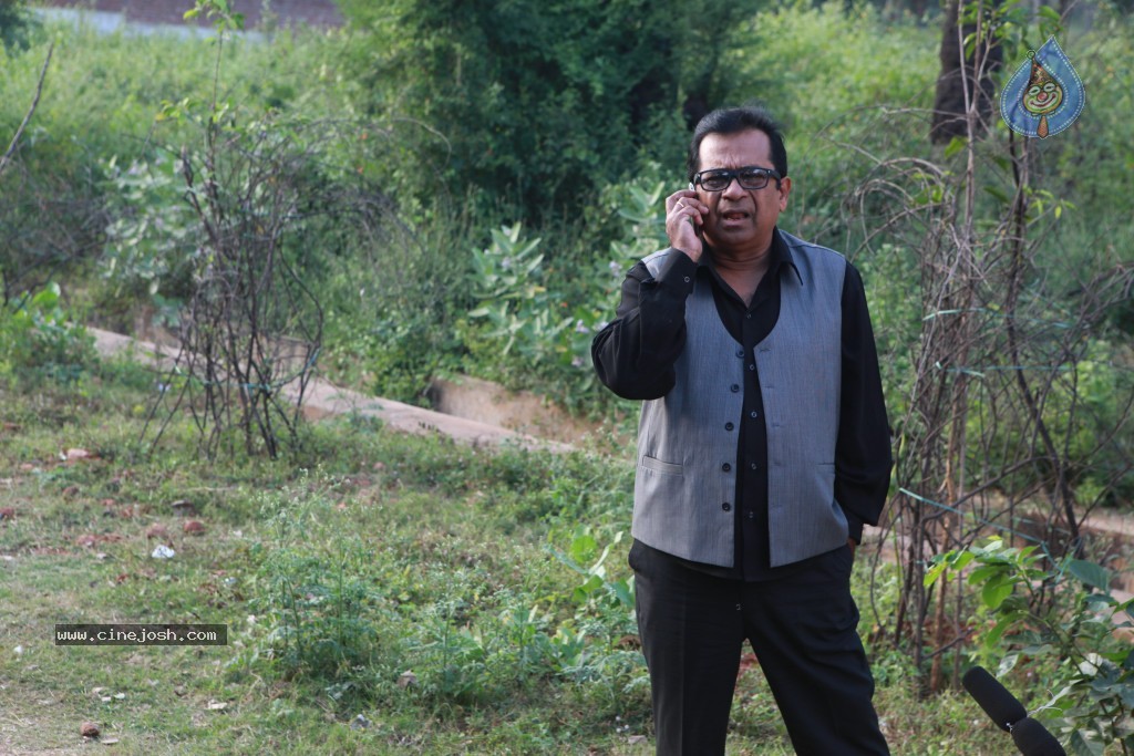 Back Bench Student Movie Stills n Walls - 34 / 36 photos