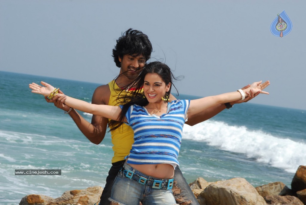 Balaraju Aadi Bammardi Movie Stills - 7 / 12 photos