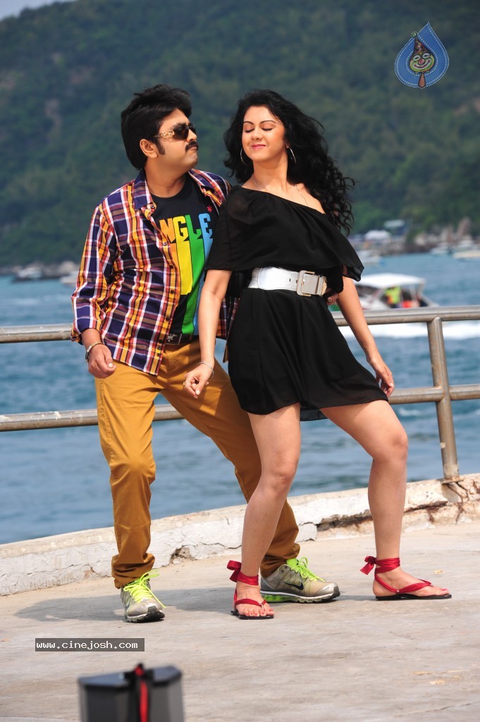 Band Balu Movie New Stills - 17 / 44 photos