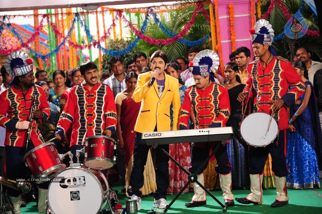 Band Balu Movie New Stills - 20 / 44 photos