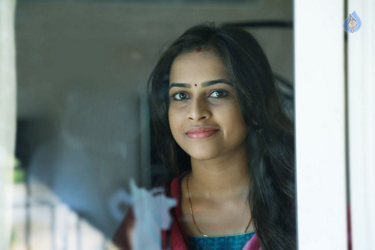 Bangalore Naatkal Photos and Posters - 55 / 84 photos