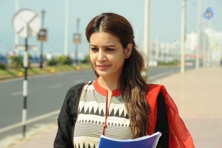 Banthipoola Janaki Movie Images - 18 / 53 photos