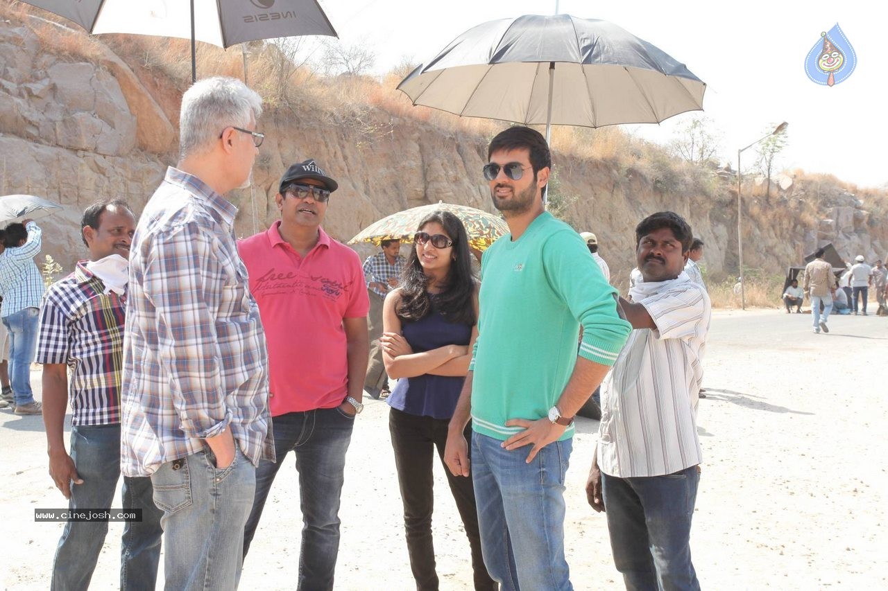 Basthi Movie Stills and Posters - 48 / 128 photos