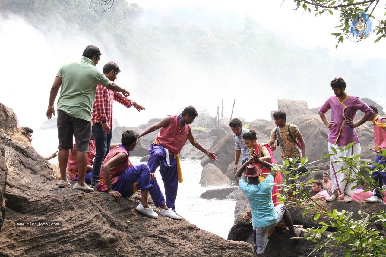 Basthi Movie Stills and Posters - 81 / 128 photos