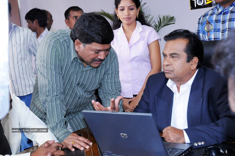 Bhumika Prakash Raj New Movie Stills - 11 / 148 photos