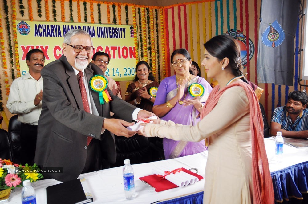 Bhumika Prakash Raj New Movie Stills - 22 / 148 photos