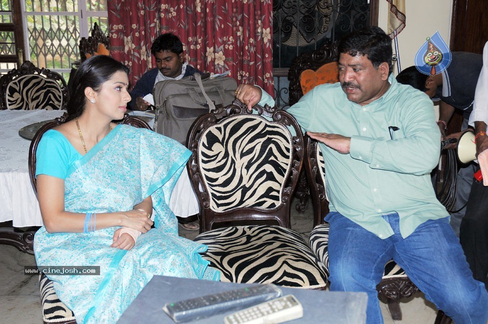 Bhumika Prakash Raj New Movie Stills - 37 / 148 photos