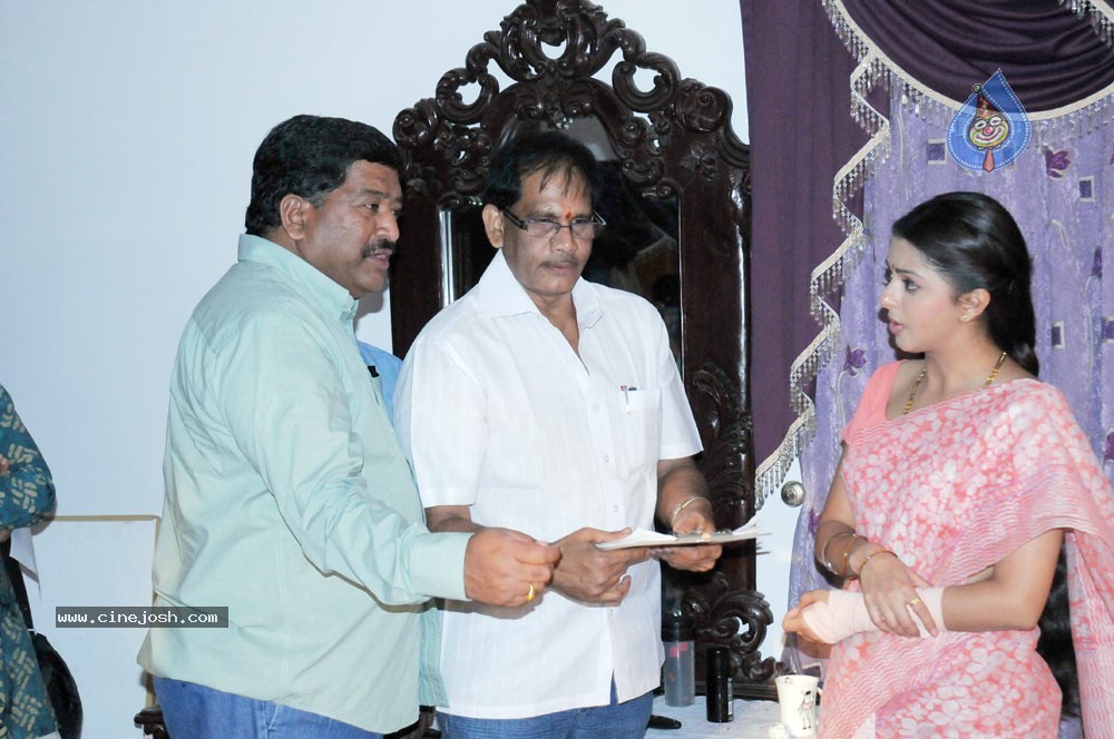 Bhumika Prakash Raj New Movie Stills - 49 / 148 photos