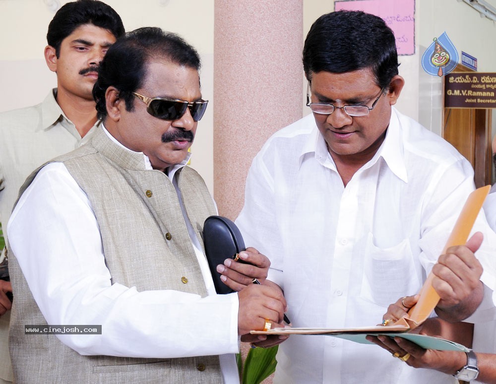 Bhumika Prakash Raj New Movie Stills - 94 / 148 photos