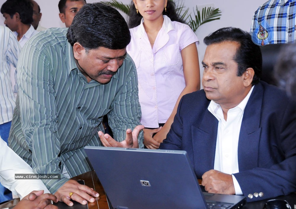 Bhumika Prakash Raj New Movie Stills - 118 / 148 photos