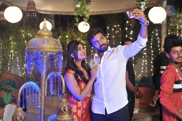 Bichagada Majaka Movie Photos - 3 / 34 photos