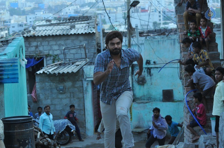 Bichagada Majaka Movie Photos - 13 / 34 photos