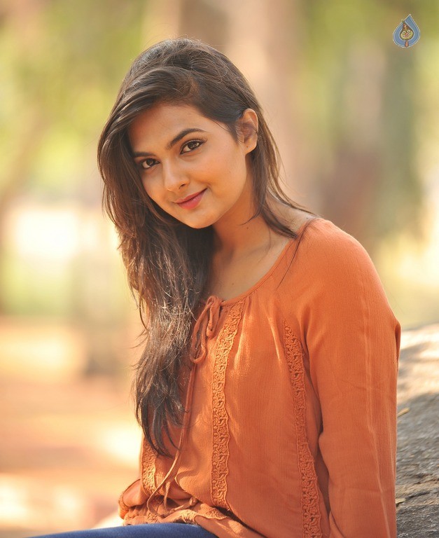 Bichagada Majaka Movie Photos - 22 / 34 photos