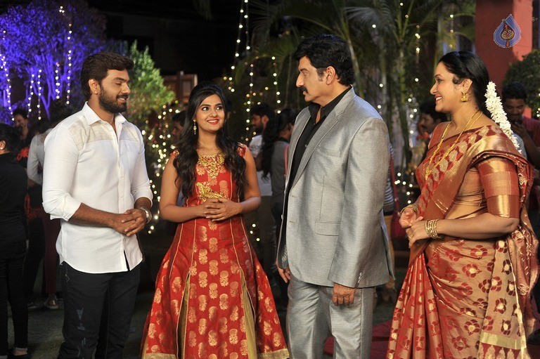 Bichagada Majaka Movie Photos - 24 / 34 photos