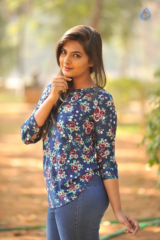 Bichagada Majaka Movie Photos - 28 / 34 photos