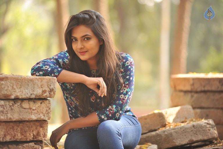 Bichagada Majaka Movie Photos - 29 / 34 photos