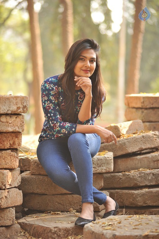 Bichagada Majaka Movie Photos - 31 / 34 photos