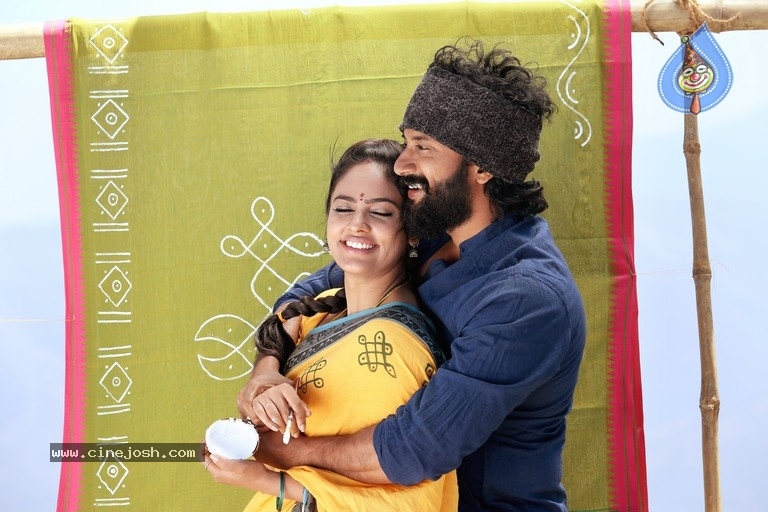 Bluff Master Movie Stills - 2 / 5 photos