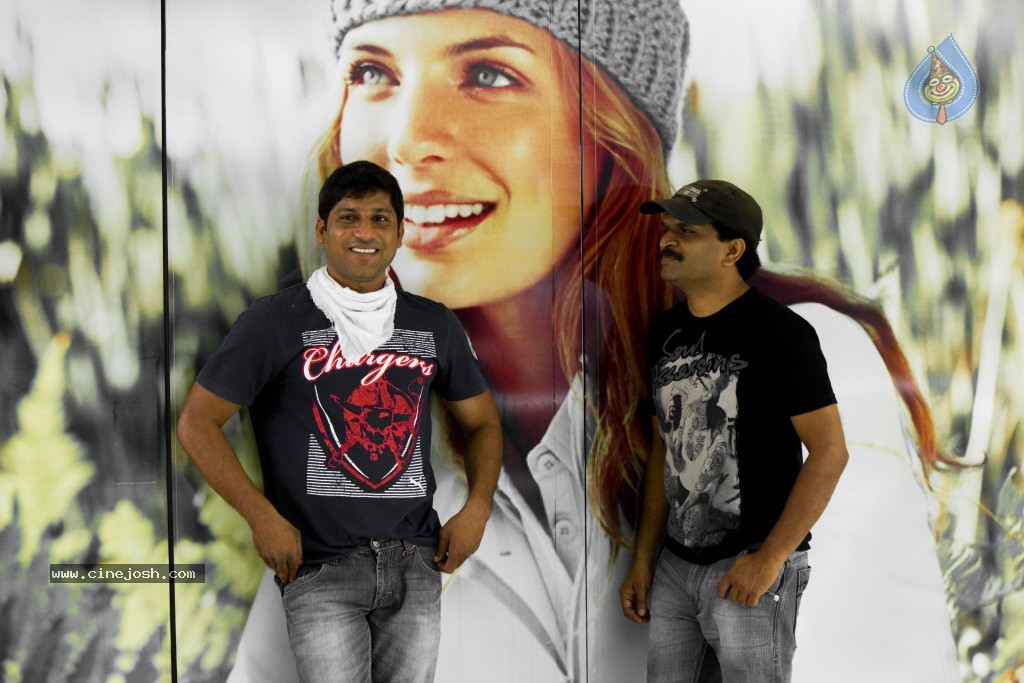 Break Up Movie Stills and Walls - 33 / 85 photos