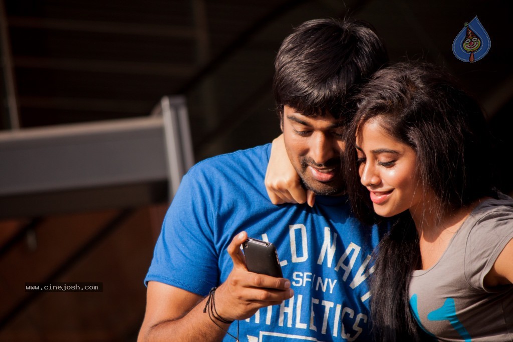 Break Up Movie Stills and Walls - 39 / 85 photos