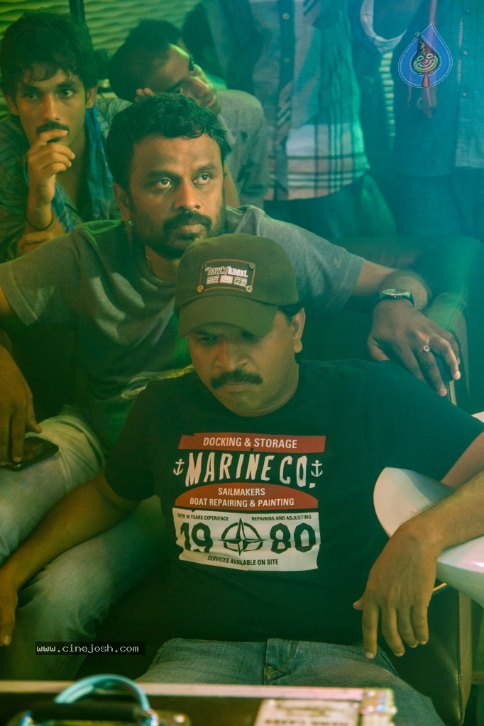 Break Up Movie Stills and Walls - 48 / 85 photos