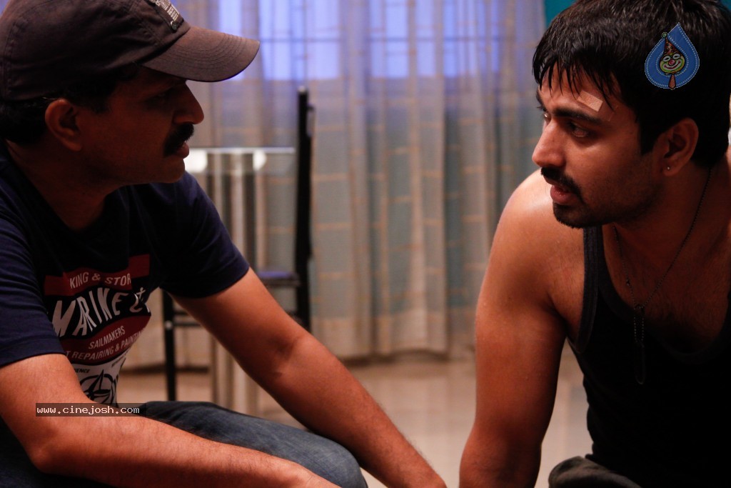 Break Up Movie Stills and Walls - 51 / 85 photos