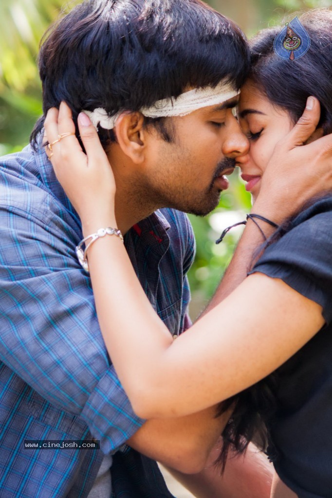 Breakup Movie Stills n Walls - 5 / 34 photos
