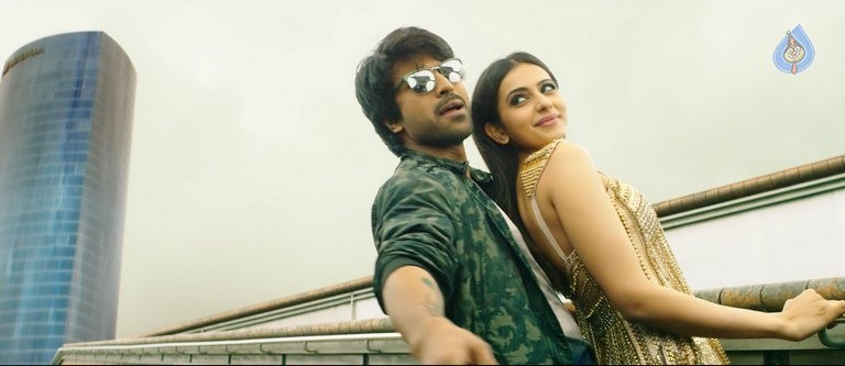 Bruce Lee New Photos - 24 / 27 photos