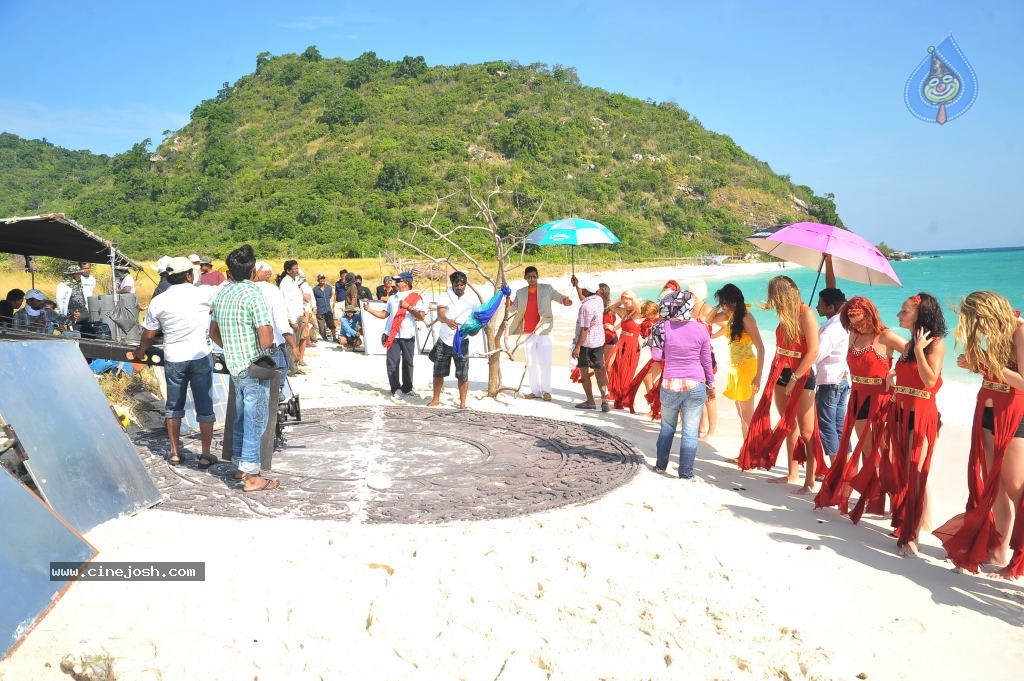 Businessman Movie Working Stills - 51 / 75 photos