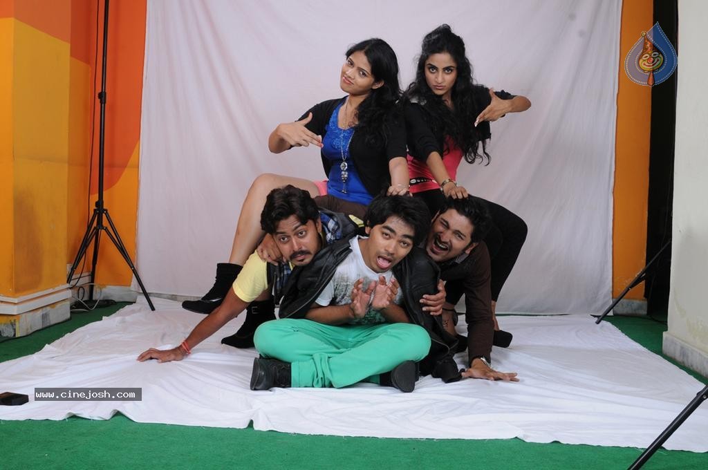 Calling Bell Movie Stills - 7 / 85 photos