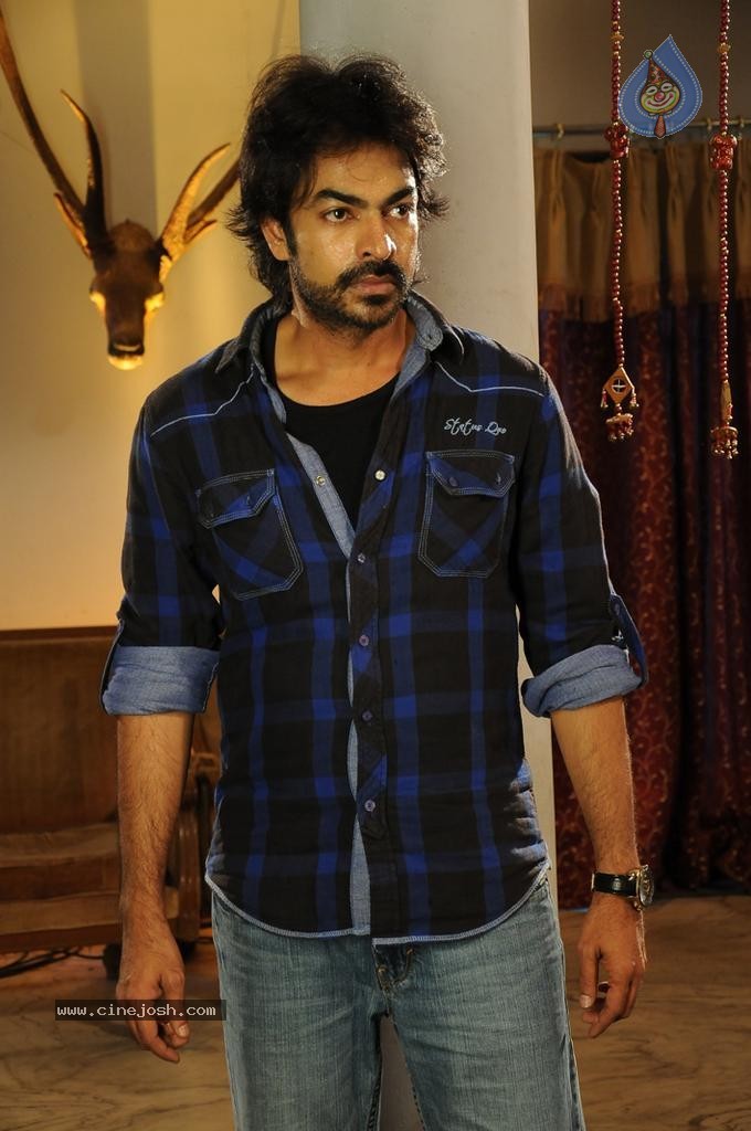 Calling Bell Movie Stills - 17 / 85 photos