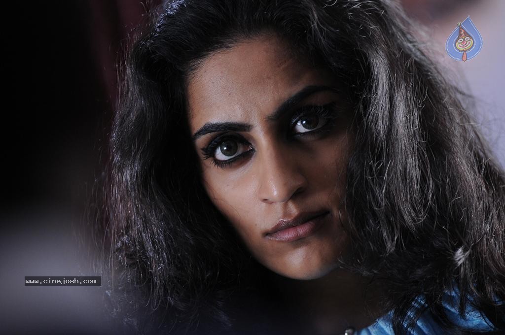 Calling Bell Movie Stills - 19 / 85 photos