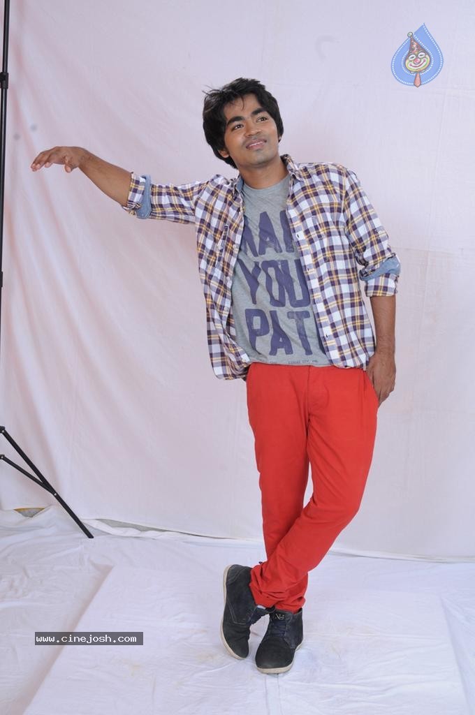 Calling Bell Movie Stills - 66 / 85 photos