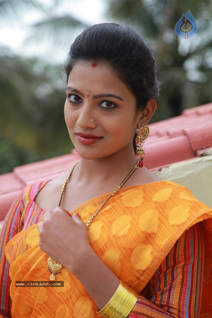 Calling Bell Movie Stills - 72 / 85 photos