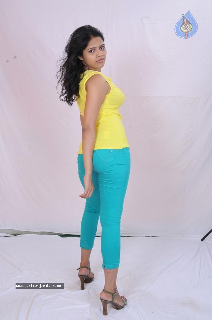 Calling Bell Movie Stills - 82 / 85 photos