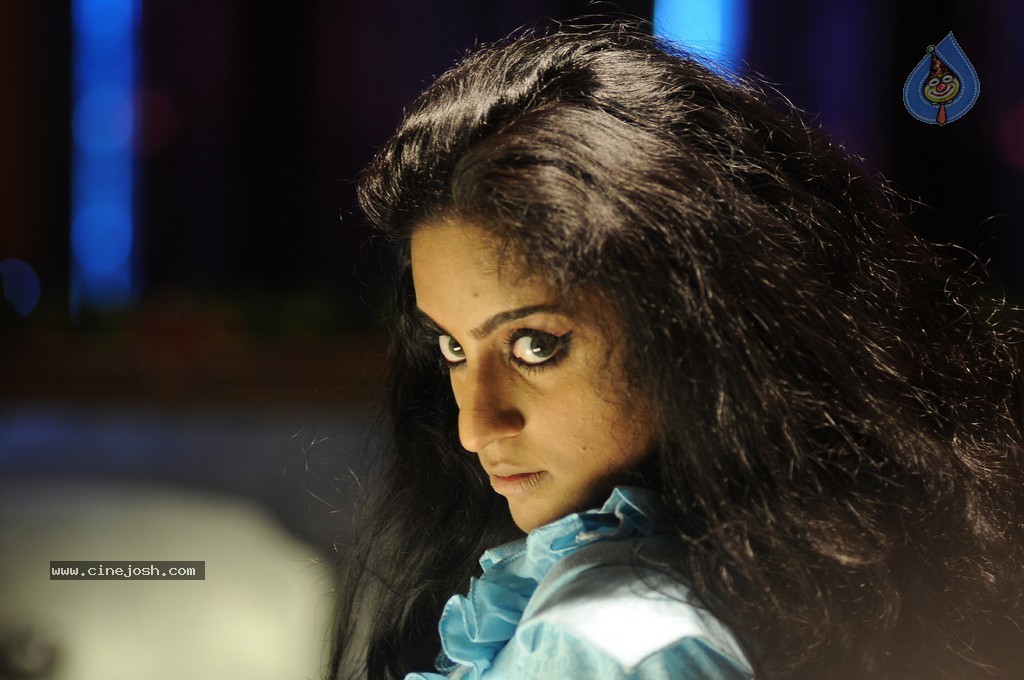 Calling Bell Movie Stills - 1 / 8 photos