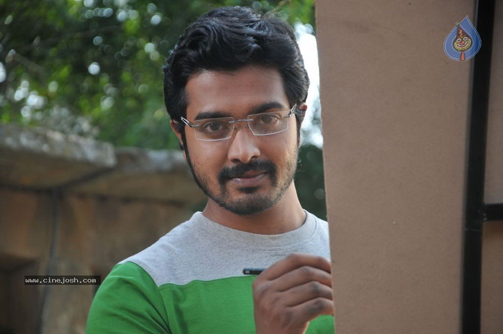 Chaarulatha Movie New Stills - 31 / 91 photos