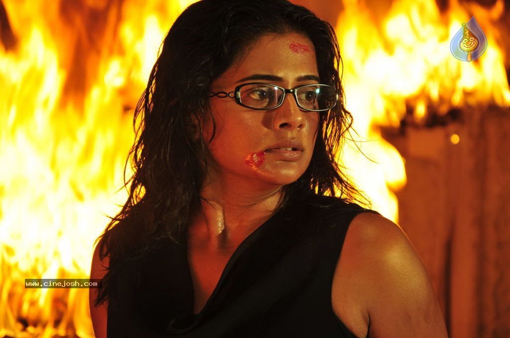 Chaarulatha Movie New Stills - 45 / 91 photos