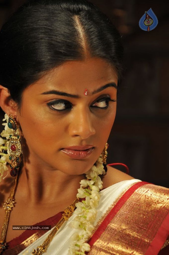 Chaarulatha Movie New Stills - 71 / 91 photos