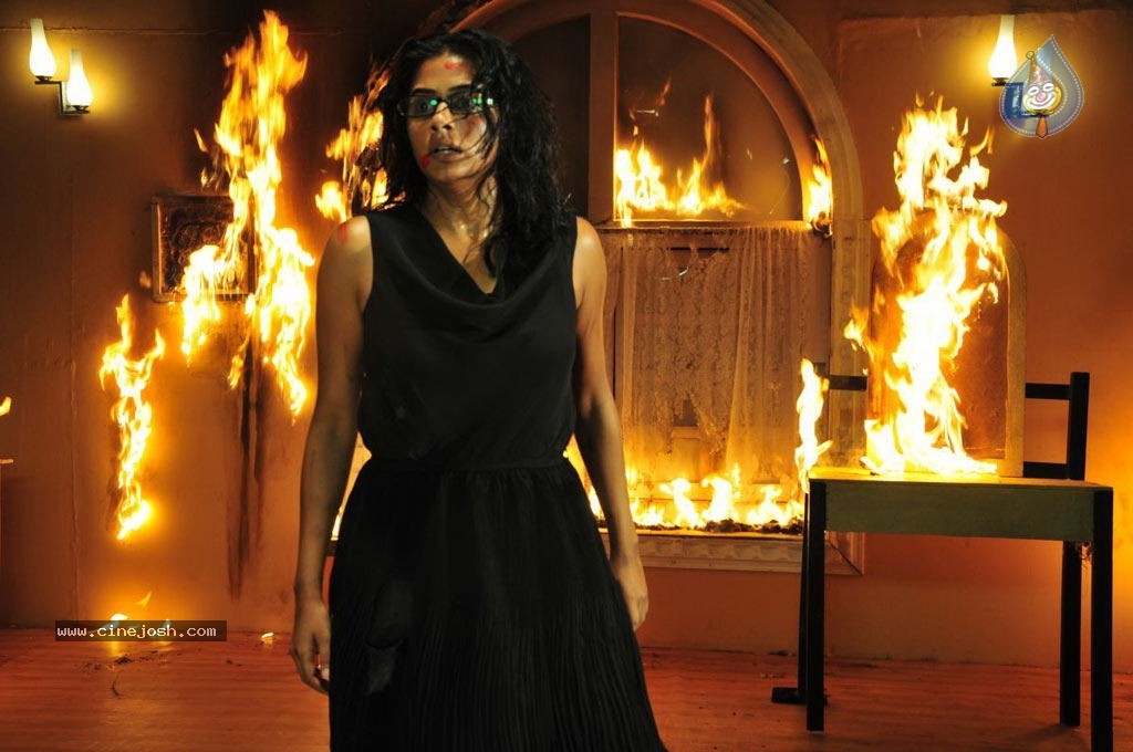 Chaarulatha Movie New Stills - 88 / 91 photos