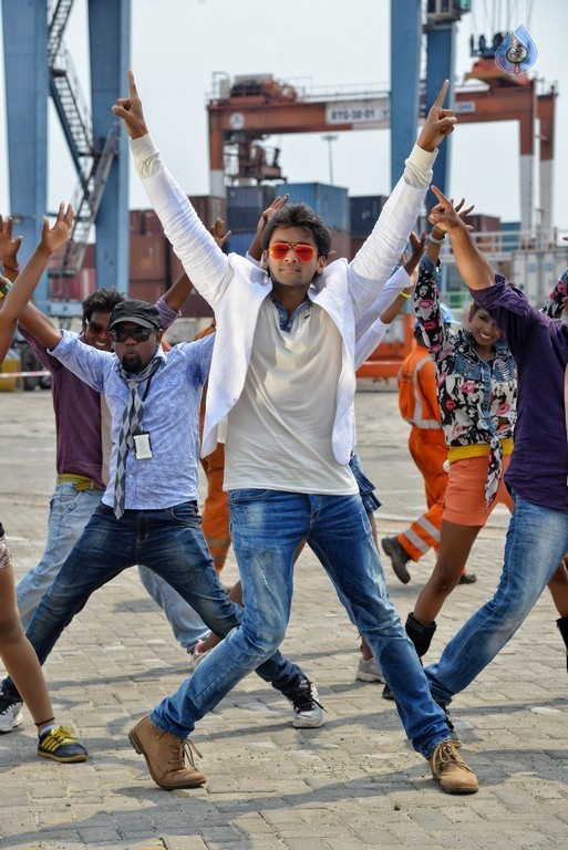 Chal Chal Gurram Movie Stills - 6 / 25 photos