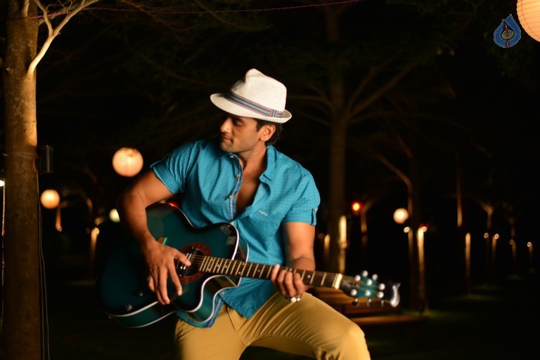 Chal Chal Gurram Photos and Posters - 2 / 13 photos