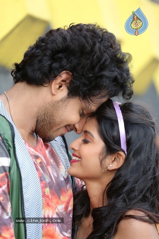 Chalthe Chalthe Movie Stills - 8 / 9 photos