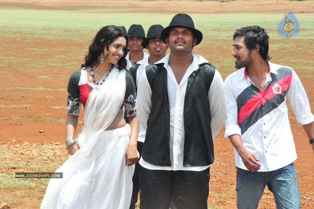 Chammak Challo Movie Stills and Walls - 3 / 39 photos